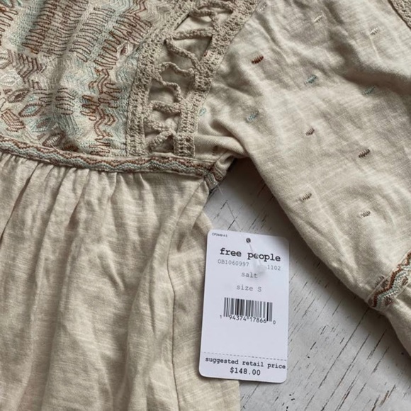 Free People BoHo top with bell sleeves - Picture 4 of 4
